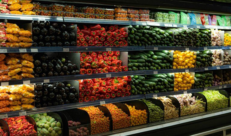 スーパー入口に野菜が置かれる理由 | 購買心理から配置を読む