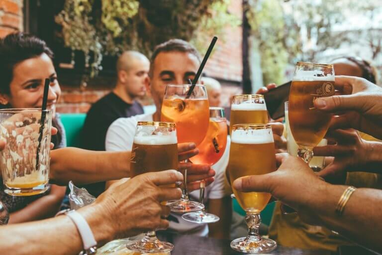 クリスチャンがお酒を飲まない本当の理由 | 宗教規範ではなく選択